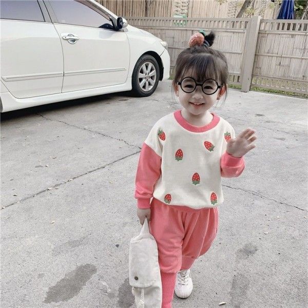 Caviar children's girl 1-5 years old 2020 spring embroidery strawberry suit kindergarten set
