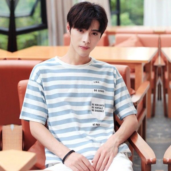 Spring and summer 2020 men's short sleeve T-shirt youth stripe T-shirt loose trend men's clothing factory direct sales
