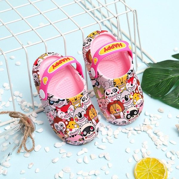 New small and medium-sized children's lovely cool slippers boys' bathroom slippers summer Baby Beach Baotou girls' hole shoes
