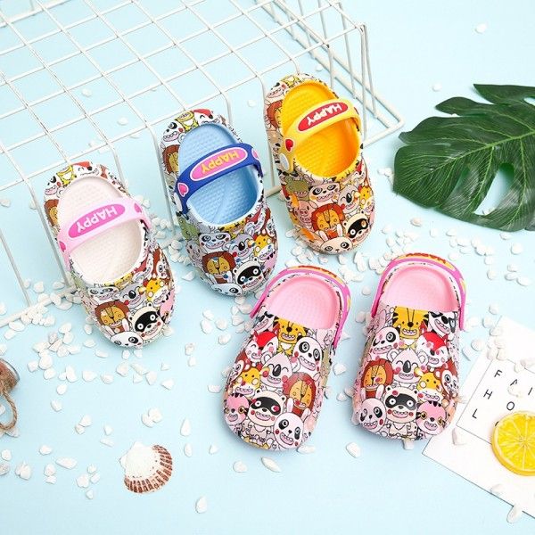 New small and medium-sized children's lovely cool slippers boys' bathroom slippers summer Baby Beach Baotou girls' hole shoes
