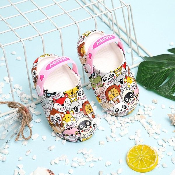 New small and medium-sized children's lovely cool slippers boys' bathroom slippers summer Baby Beach Baotou girls' hole shoes
