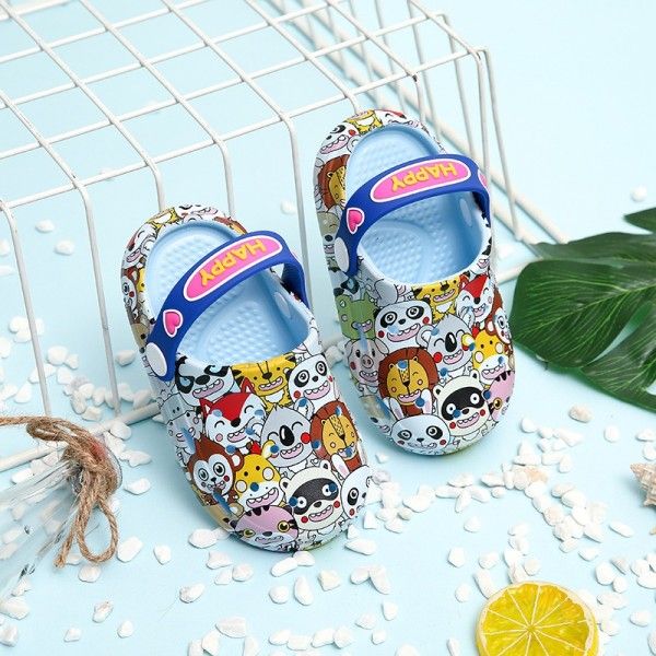 New small and medium-sized children's lovely cool slippers boys' bathroom slippers summer Baby Beach Baotou girls' hole shoes
