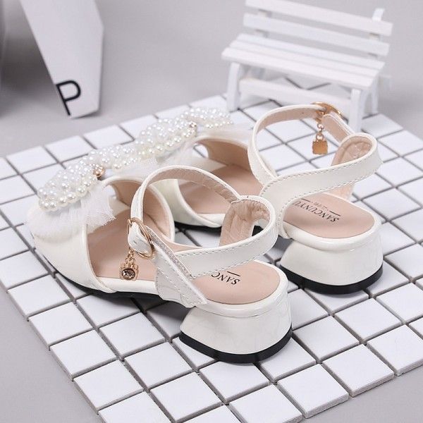 203 children's shoes girl's sandals 2020 summer new bright leather pearl bow thick heel princess shoes manufacturer wholesale
