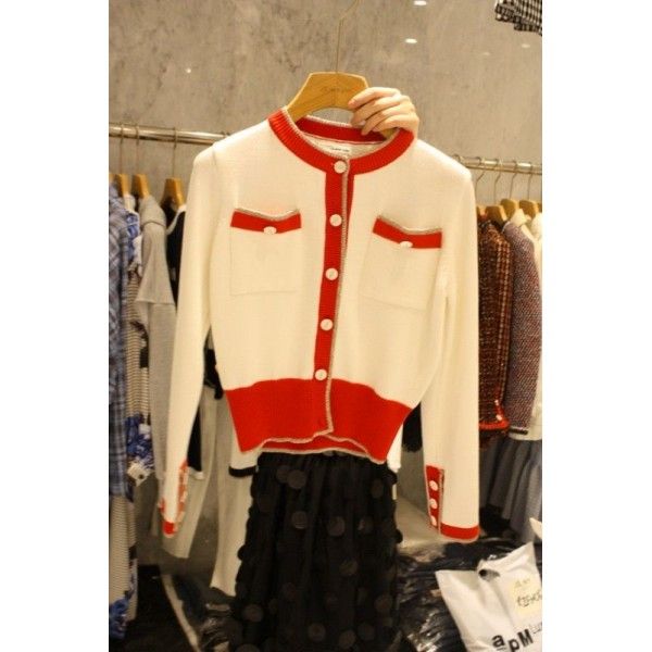 South Korea 2020 spring and Autumn New Women's clothing Korean version of the all-in-one netred design sense small fragrance contrast color knitted cardigan coat
