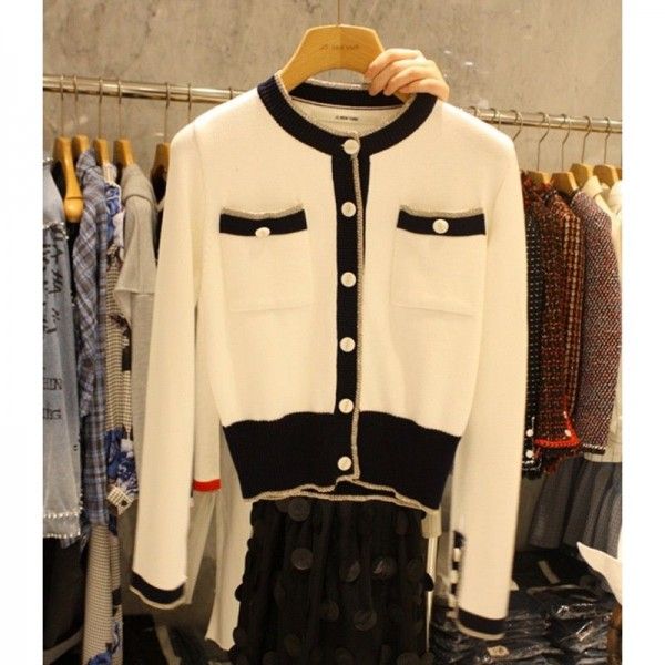 South Korea 2020 spring and Autumn New Women's clothing Korean version of the all-in-one netred design sense small fragrance contrast color knitted cardigan coat
