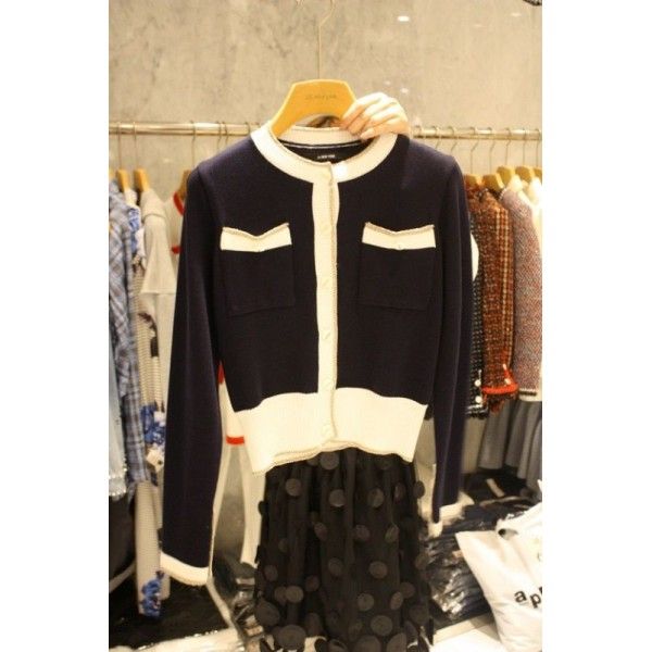 South Korea 2020 spring and Autumn New Women's clothing Korean version of the all-in-one netred design sense small fragrance contrast color knitted cardigan coat
