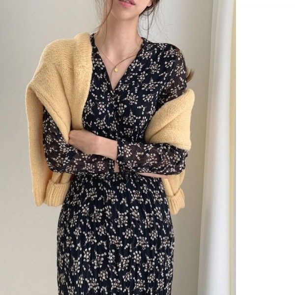 Spot cross-border supply 2020 East Gate early spring chic pleated Floral Chiffon V-neck dress
