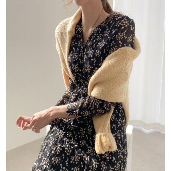 Spot cross-border supply 2020 East Gate early spring chic pleated Floral Chiffon V-neck dress
