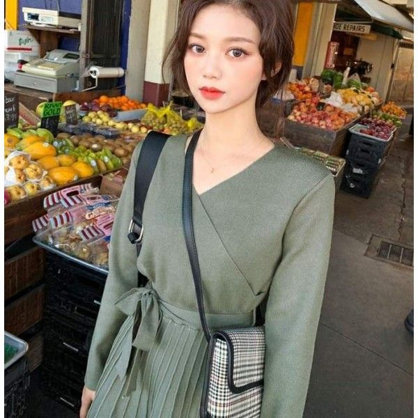 2020 South Korea East Gate early spring new ins fashion western style pleated lace up knitted V-neck dress female
