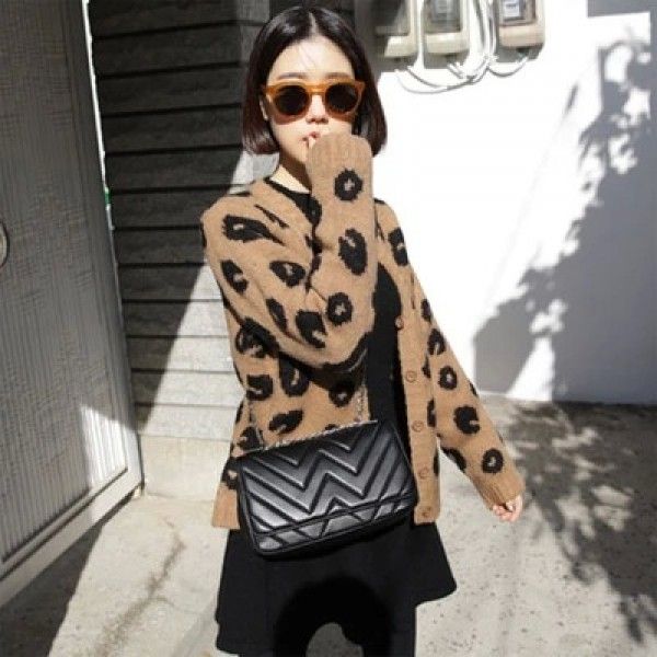 South Korea east gate spring and autumn 2020 women's Korean version of versatile V-neck net red leopard knitted cardigan sweater coat
