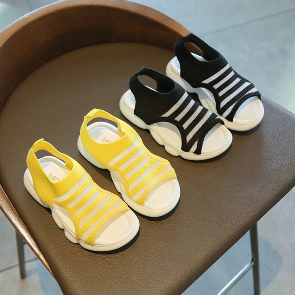 Girls' flying Sandals New Korean children's princess shoes in summer