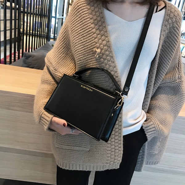 2020 spring new women's bag new bag femininity pure color fashion Korean fashion women's student messenger bag