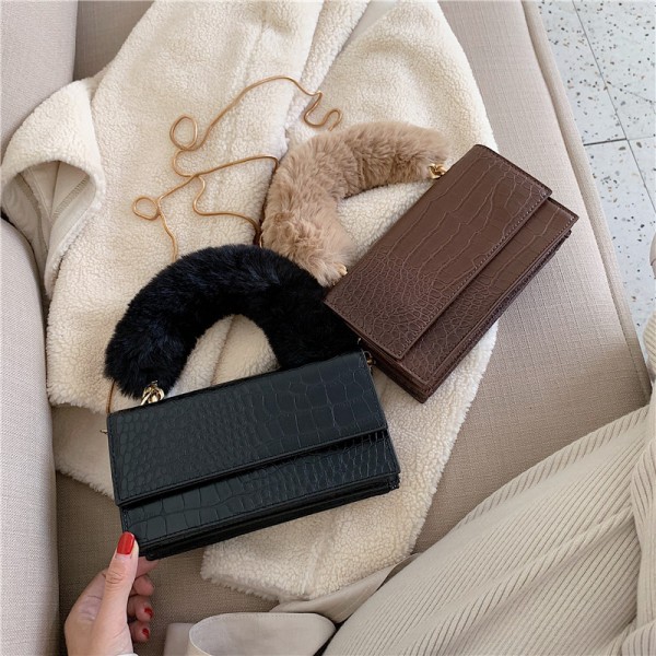 2020 creative Korean fashion women's Bag Plush Hand bag women's crocodile Plush cross bag