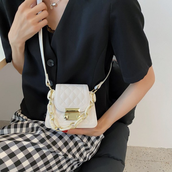 Summer French design bag female 2021 new fashion chain messenger bag summer solid small square bag