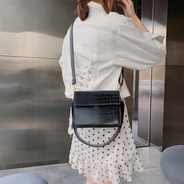 Cross border women's bag 2020 new European and American stone pattern women's small square bag handbag Pu one shoulder slanting women's bag