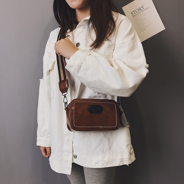 Personality, fashion, simplicity, little Fang Bao Sen is a European and American retro women's bag 2021, a new one shoulder slung women's bag