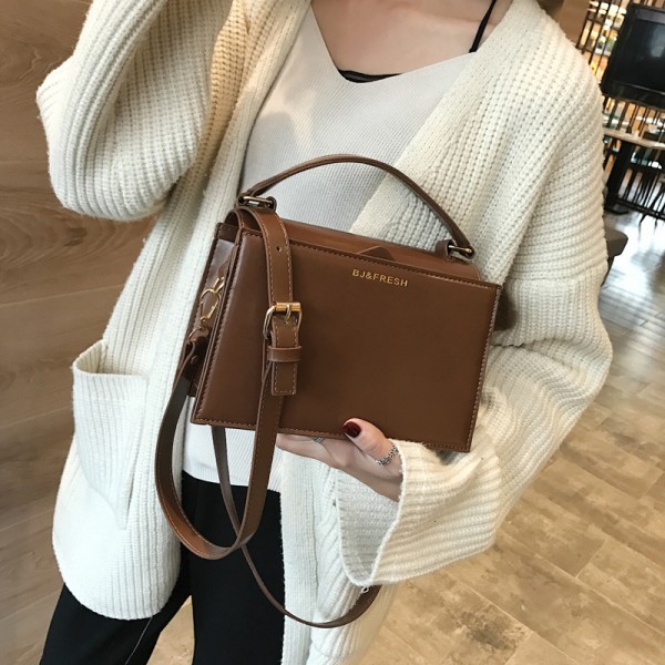 2020 spring new women's bag new bag femininity pure color fashion Korean fashion women's student messenger bag