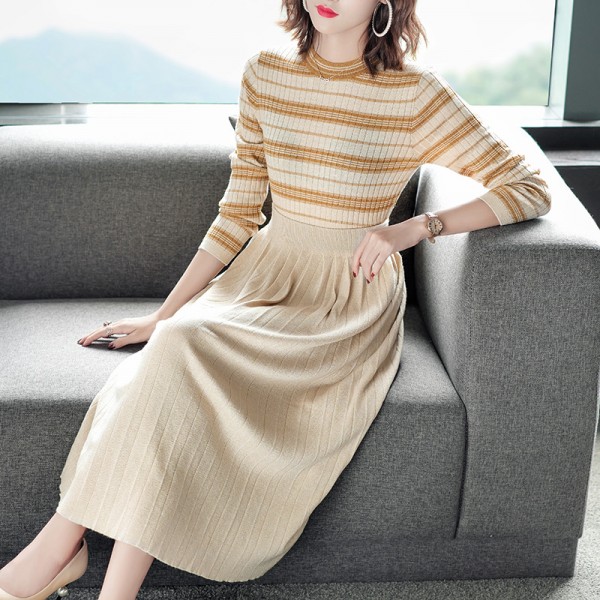 1926308-2021 autumn and winter new fashionable bright silk striped T-shirt + pleated skirt retro two piece suit 