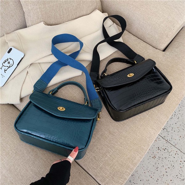Bag women 2020 new Korean women's bag spring and summer MESSENGER BAG PERSONALIZED solid color customized portable wide shoulder strap single shoulder bag