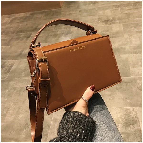 2020 spring new women's bag new bag femininity pure color fashion Korean fashion women's student messenger bag