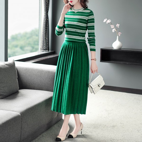 1926308-2021 autumn and winter new fashionable bright silk striped T-shirt + pleated skirt retro two piece suit 