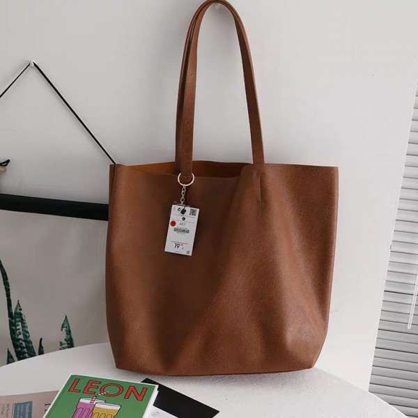 Foreign trade is exclusively for the wholesale of large capacity tote bags of family B leisure shopping bags and shrimp quick sale women's bags under 25 yuan 