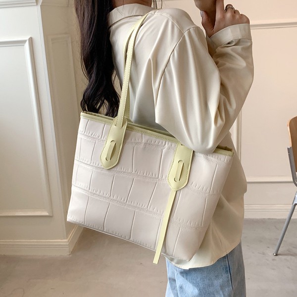 Large capacity bag women's summer 2021 new summer texture portable shoulder bag large bag armpit commuter Tote Bag 