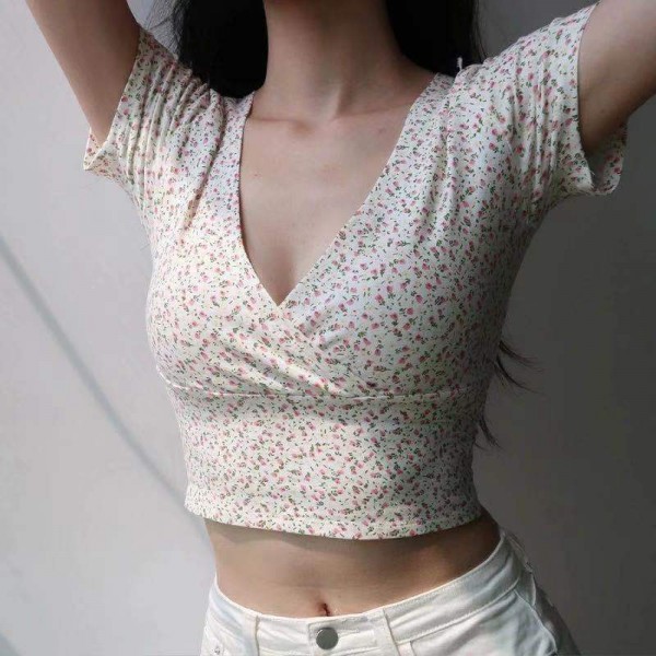 European and American slim fit short V-neck floral top fat mm new summer navel exposed temperament short sleeve T-shirt is thin and bottomed 