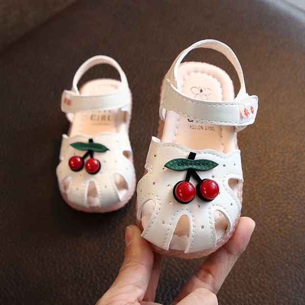 A pair of girls' Baotou sandals, new summer girls' princess shoes, little girls' walking shoes, lovely baby shoes 