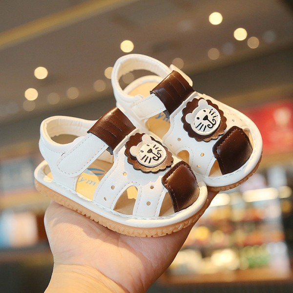 A pair of baby Baotou sandals 2021 spring and summer girls' 0-2-year-old baby girls' walking shoes 