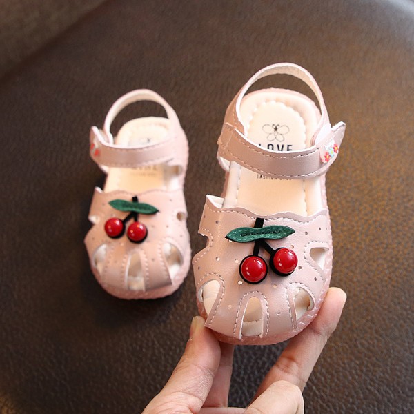 A pair of girls' Baotou sandals, new summer girls' princess shoes, little girls' walking shoes, lovely baby shoes 